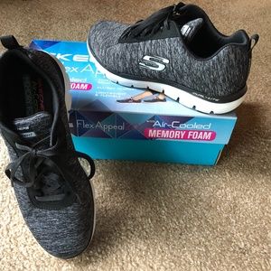 Skechers Memory Foam Flex Appeal 2.0 - Size 8